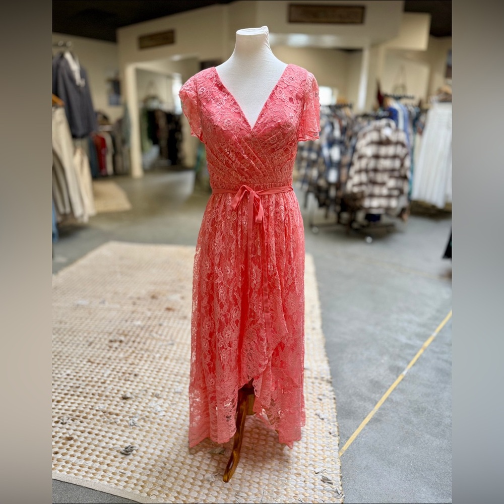 Chic Coral Lace High-Low Dress